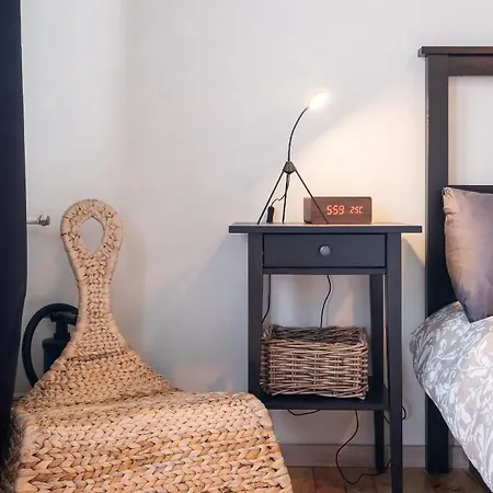 Apartment Well Preserved Family / Friendly Central Apt In