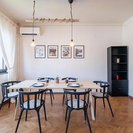 Well Preserved Family / Friendly Central Apt In Apartment *