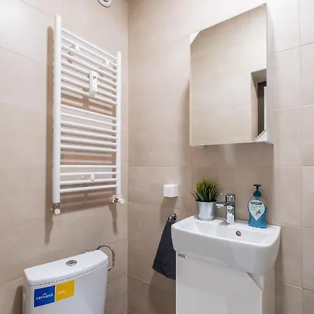 Well Preserved Family / Friendly Central Apt In Apartment